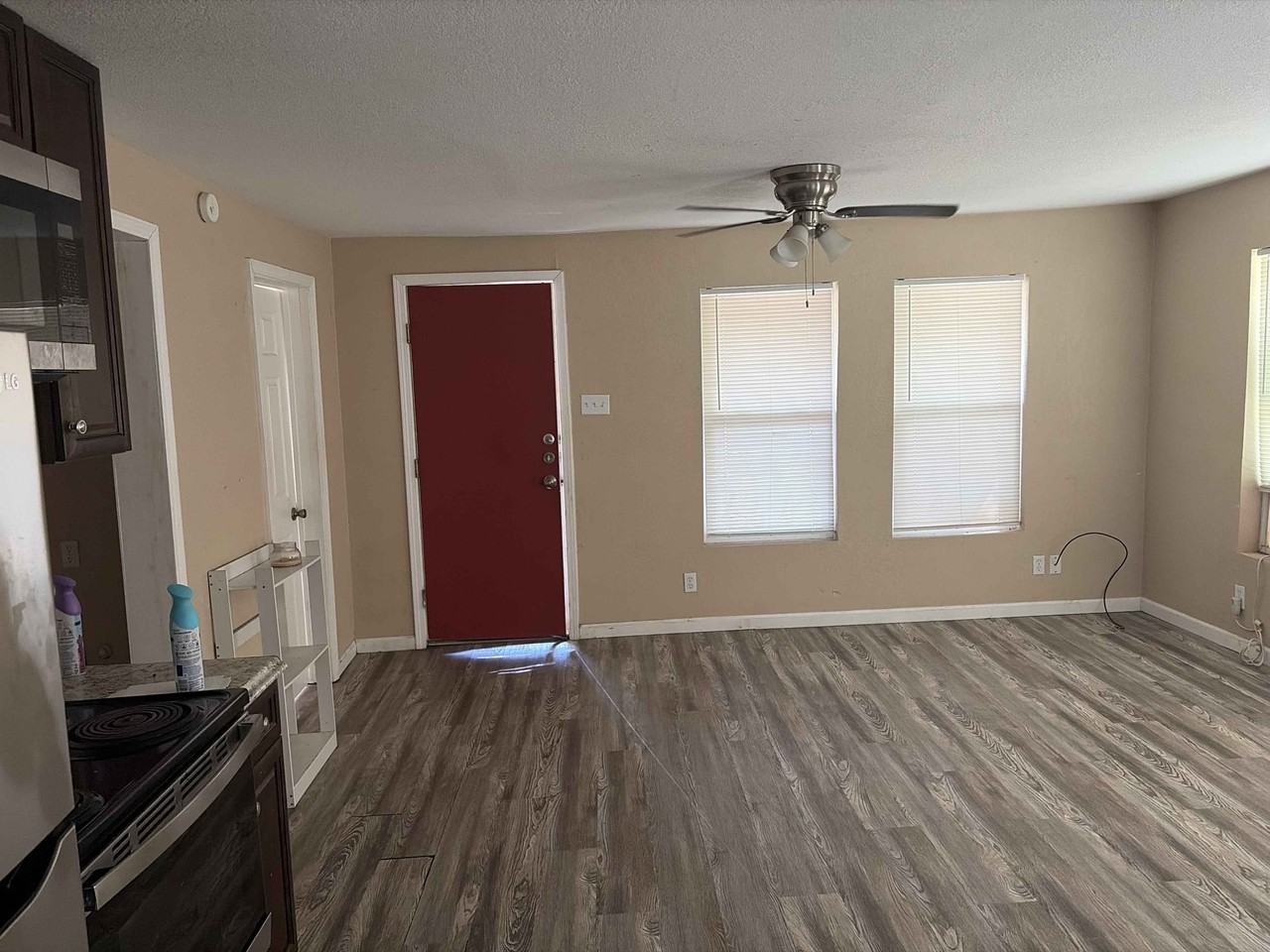 701 W Colorado St - Photo 6 of 13