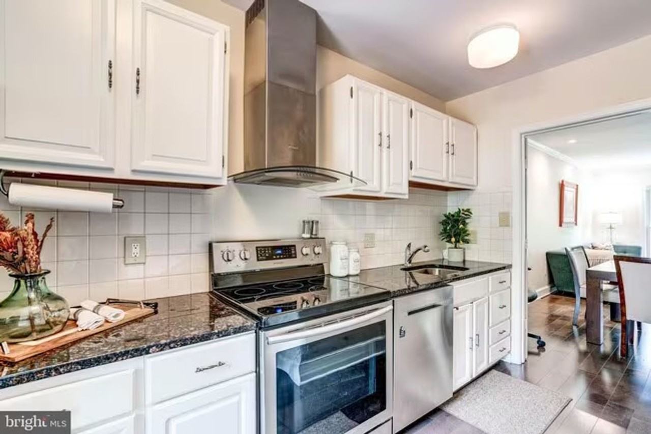 3233 Sutton Pl Nw #A - Photo 4 of 35