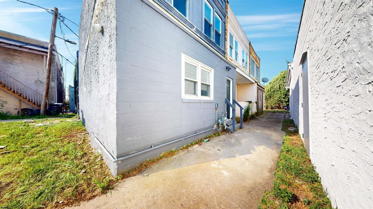 722 Pearl Pl - Photo 3 of 34