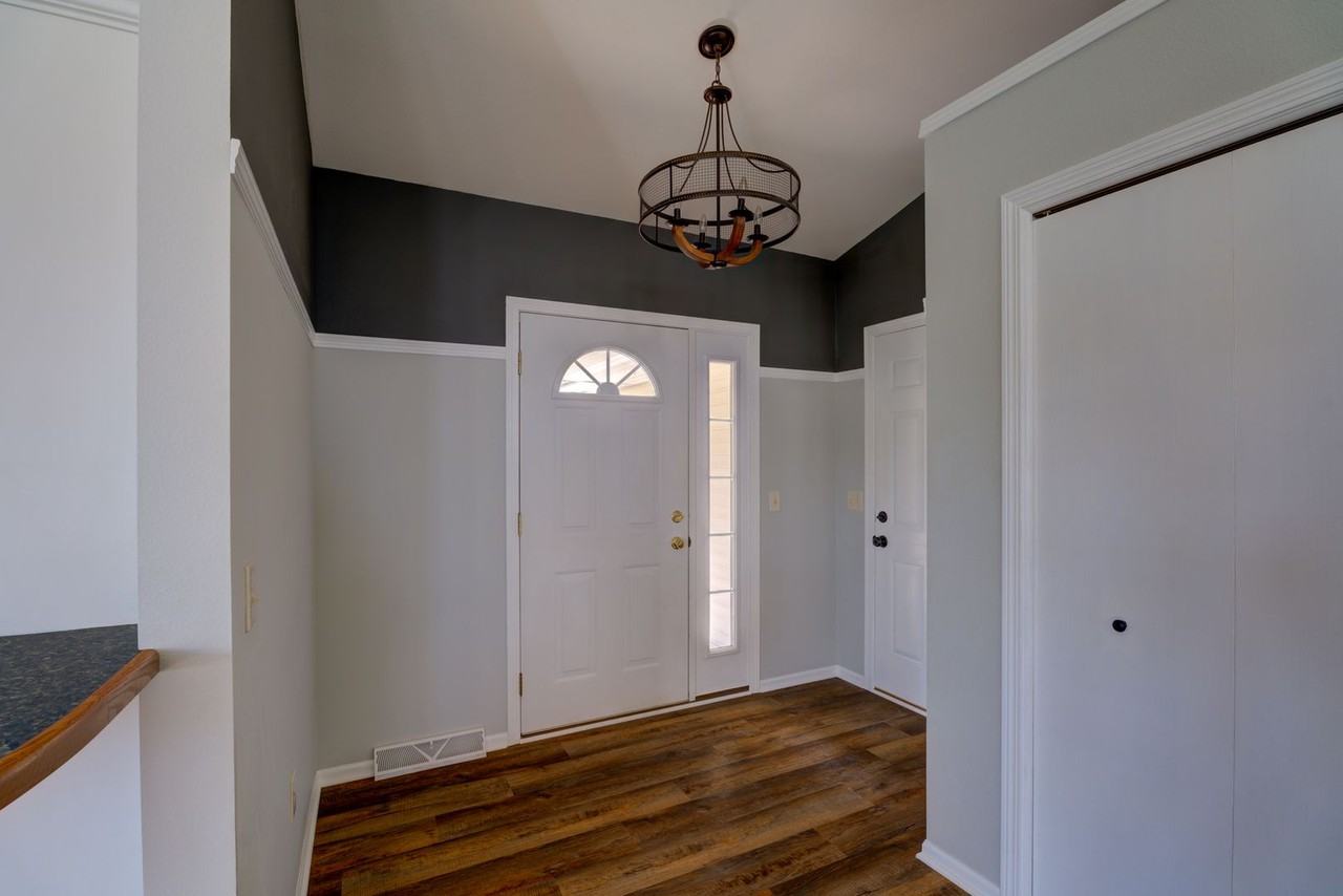 2770 Sunflower Dr - Photo 3 of 46
