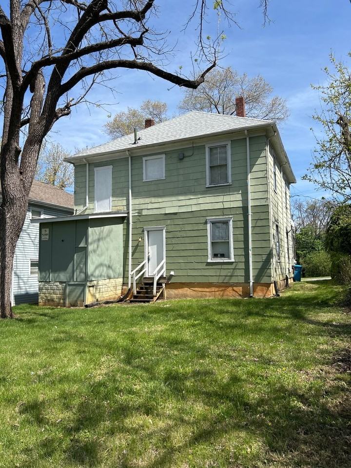 1114 Lafayette Blvd Nw - Photo 3 of 22