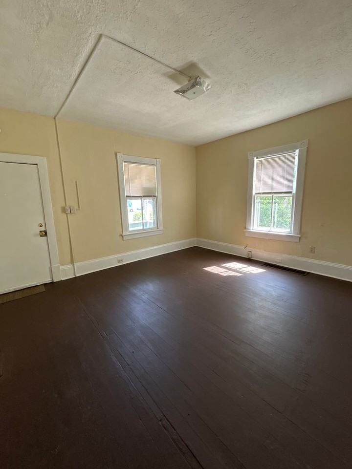 1114 Lafayette Blvd Nw - Photo 6 of 22
