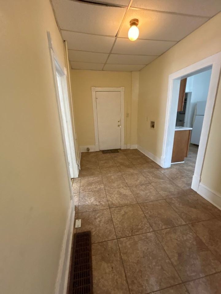 1114 Lafayette Blvd Nw - Photo 7 of 22