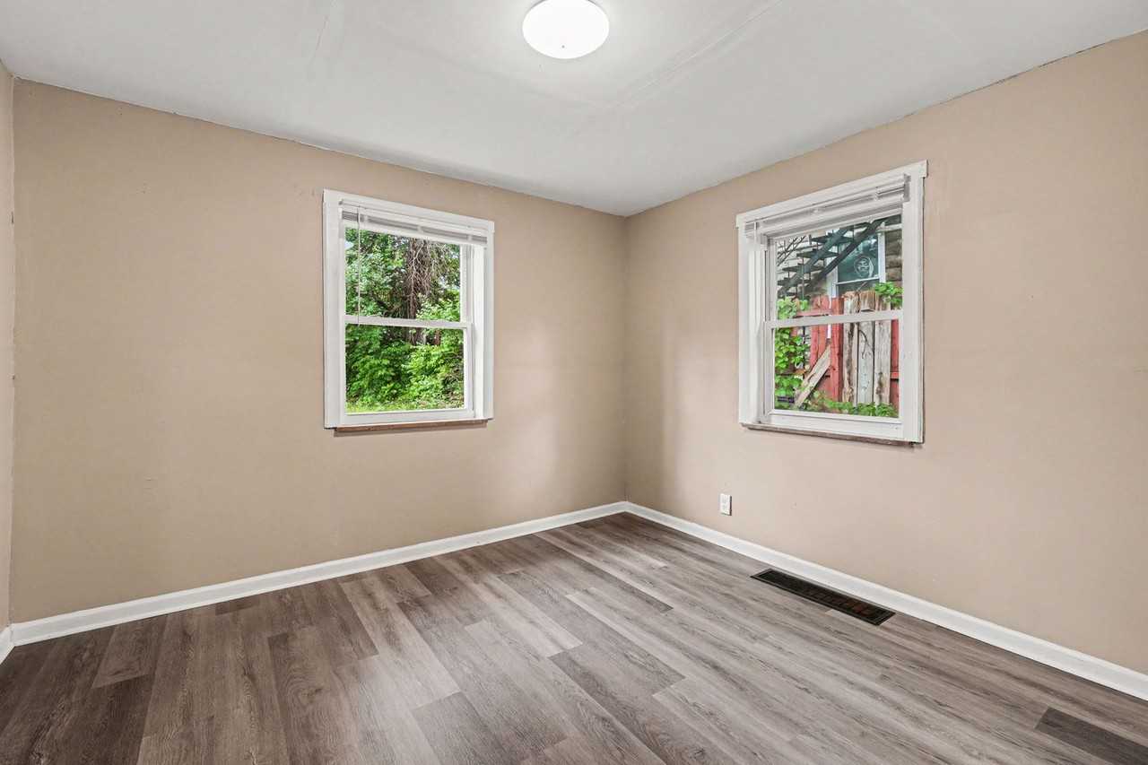 937 Grand Ave - Photo 7 of 27