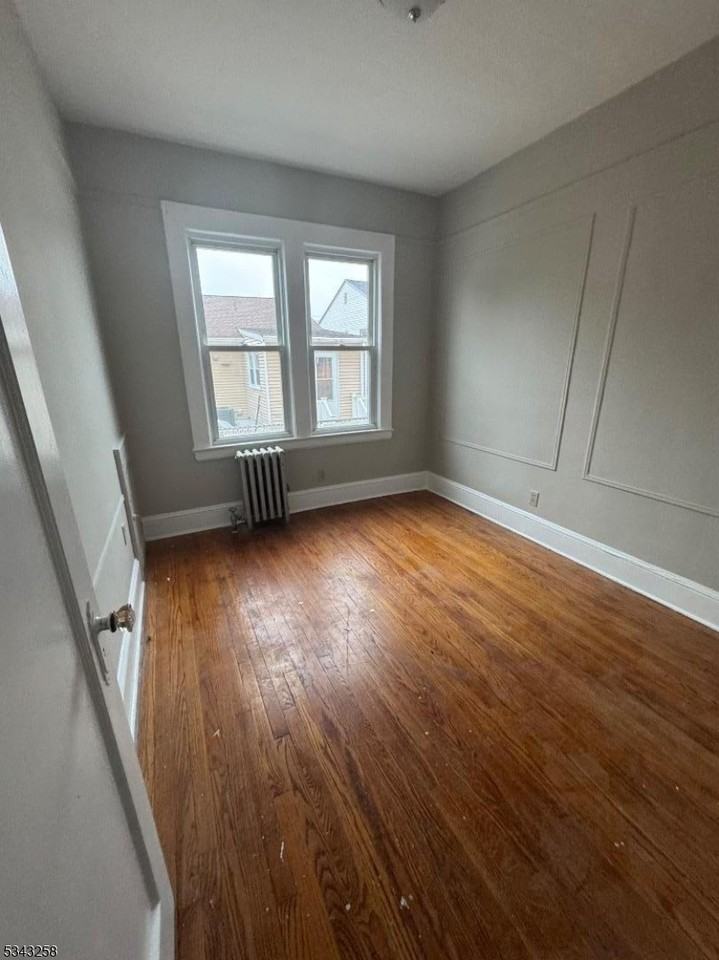854 Pennington St - Photo 3 of 6
