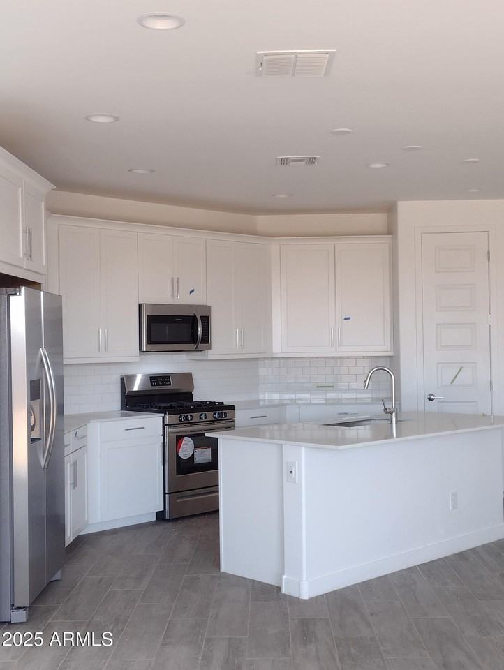 1536 W Corral Rd - Photo 3 of 16
