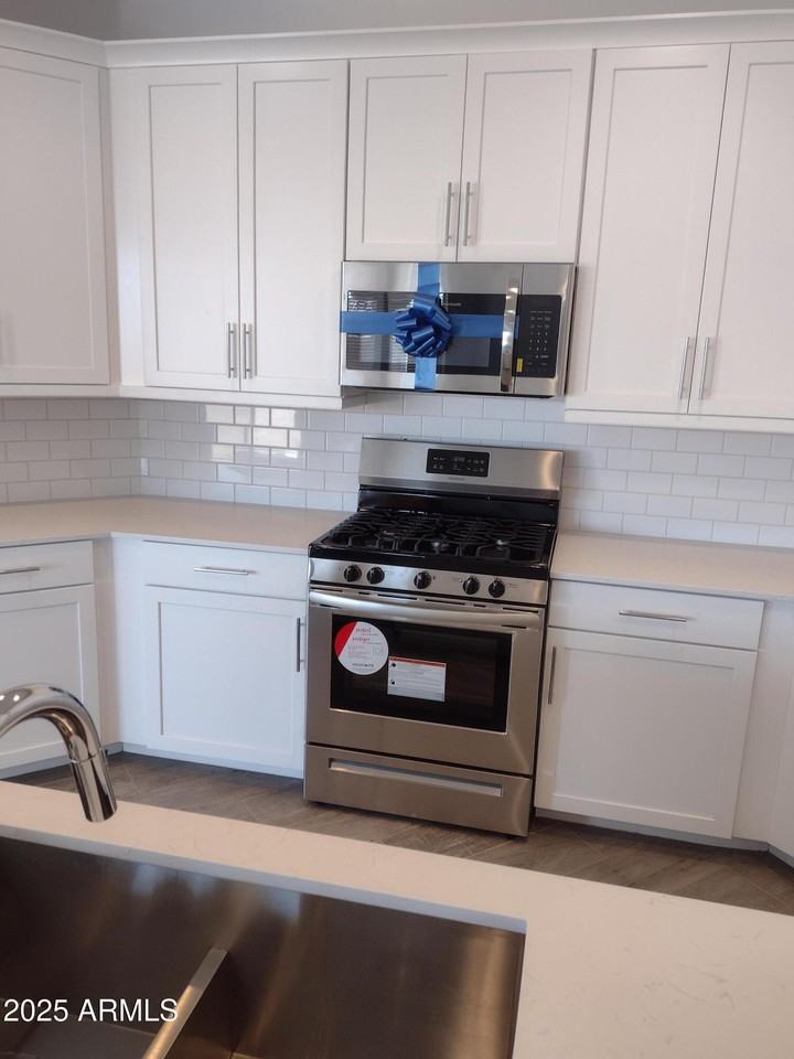 1536 W Corral Rd - Photo 5 of 16
