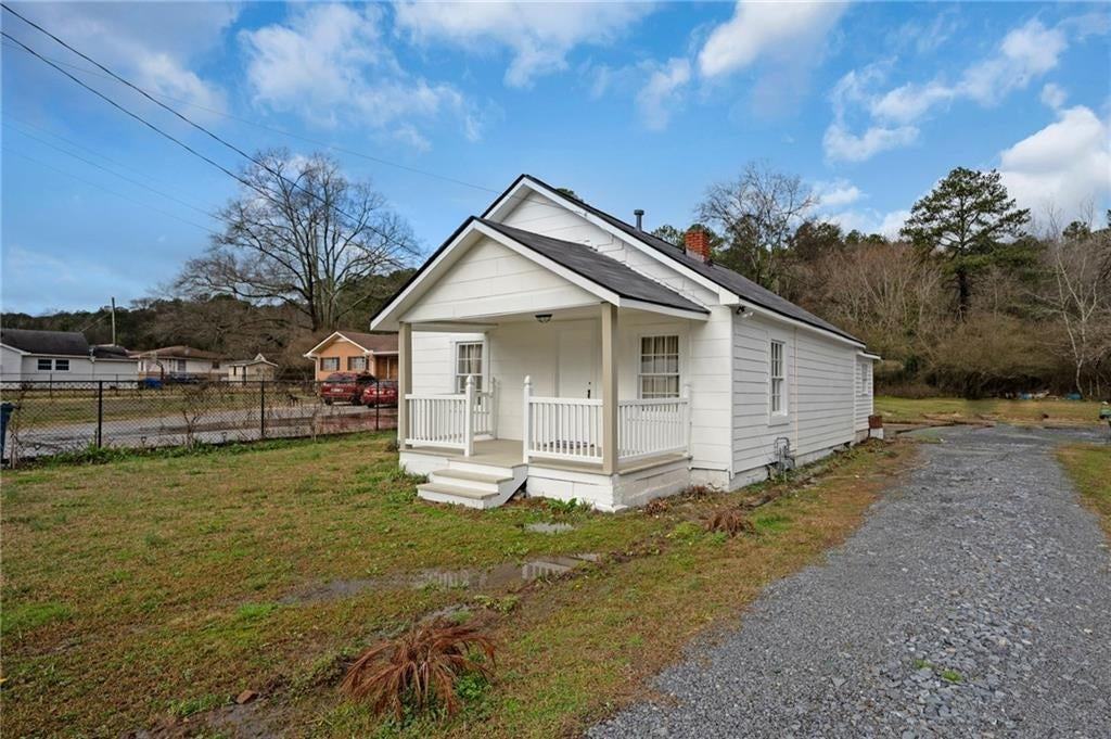 1214 Cave Spring Rd Sw - Photo 3 of 16