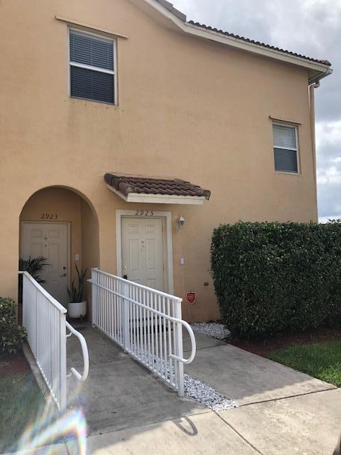 2925 Crestwood Ter - Photo 2 of 31