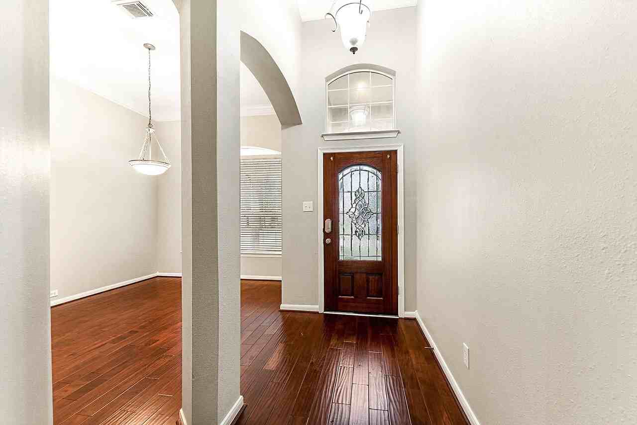 5035 Logans Landing Ln - Photo 5 of 38