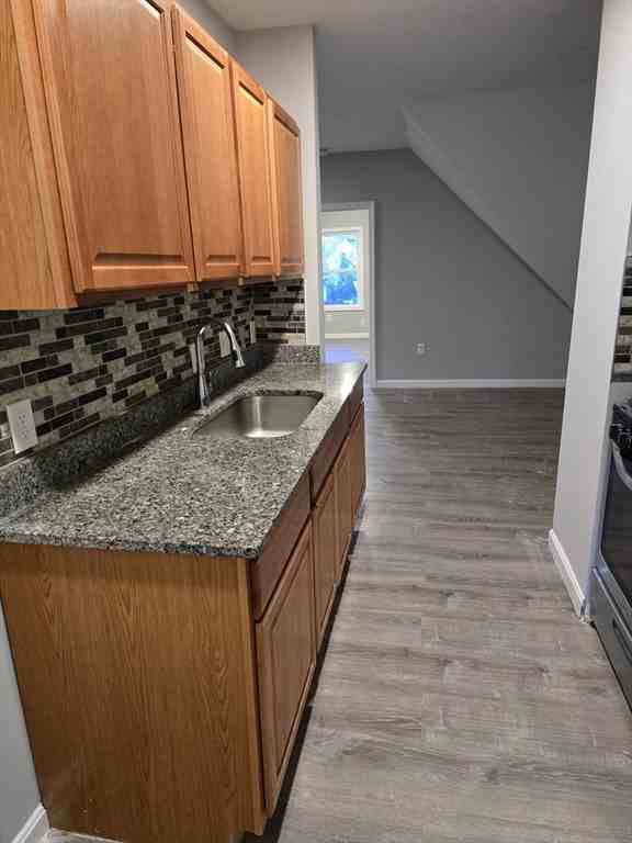 1185 Warren Ave ##3 - Photo 3 of 9