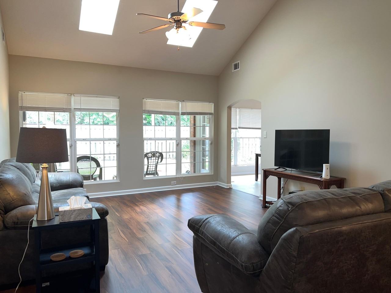 679 Kensington Ct - Photo 3 of 27