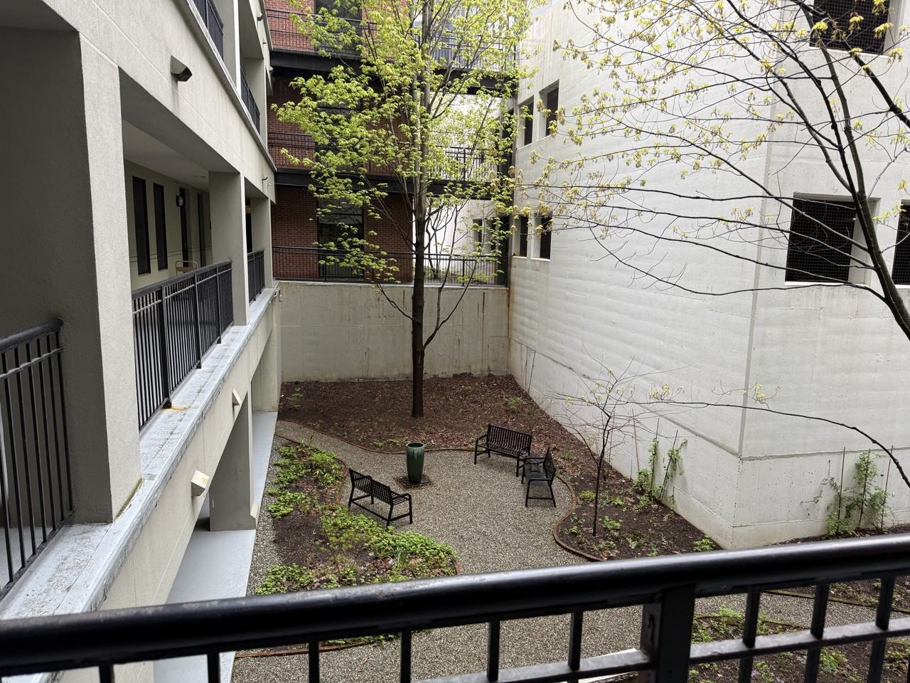 40 College St #204 - Photo 2 of 13