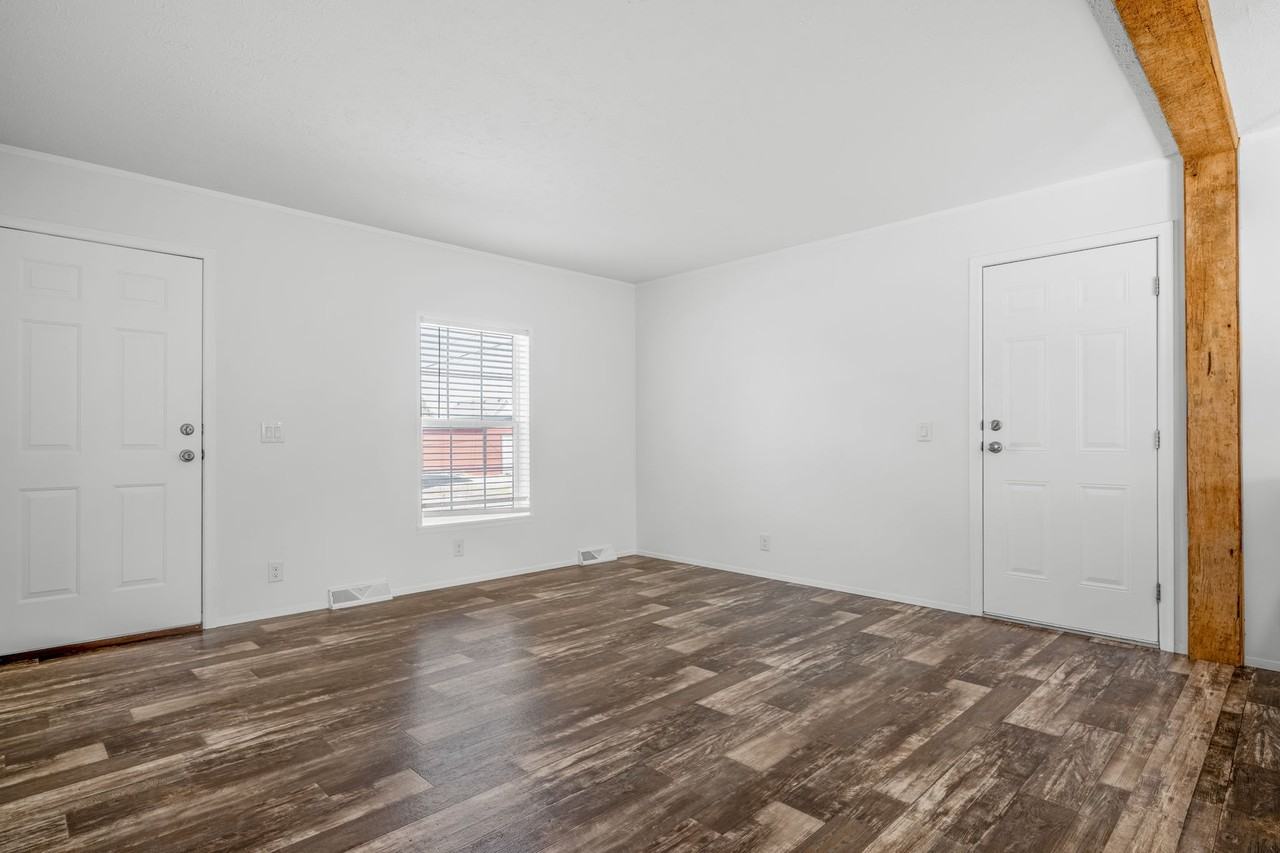 204 E 11th St #1 - Photo 3 of 50
