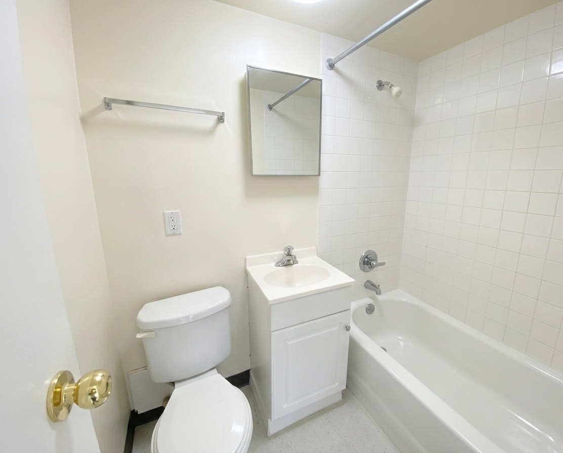 401 Princess Street #225 - Photo 4 of 4