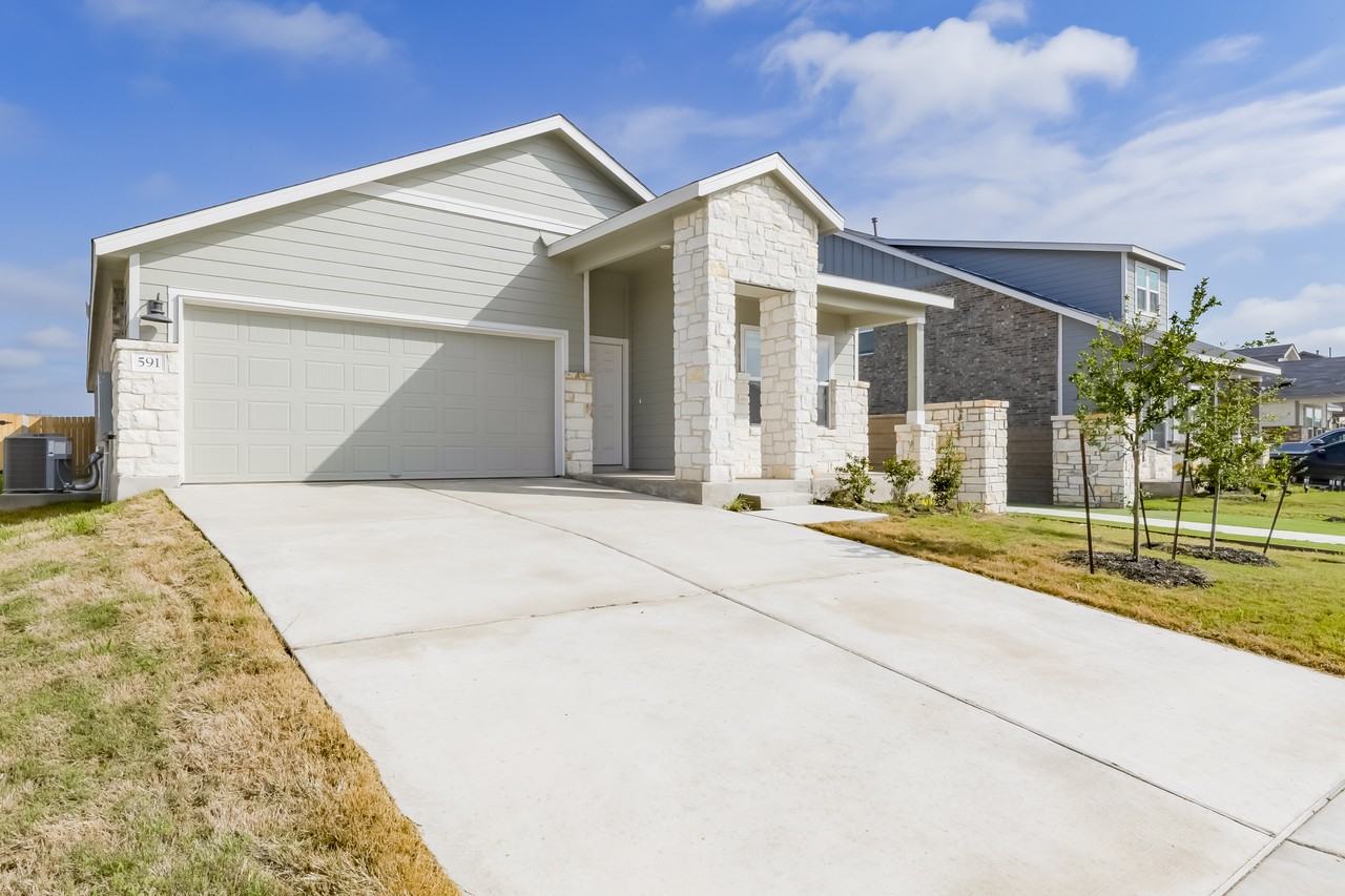 591 Avre Loop - Photo 3 of 3