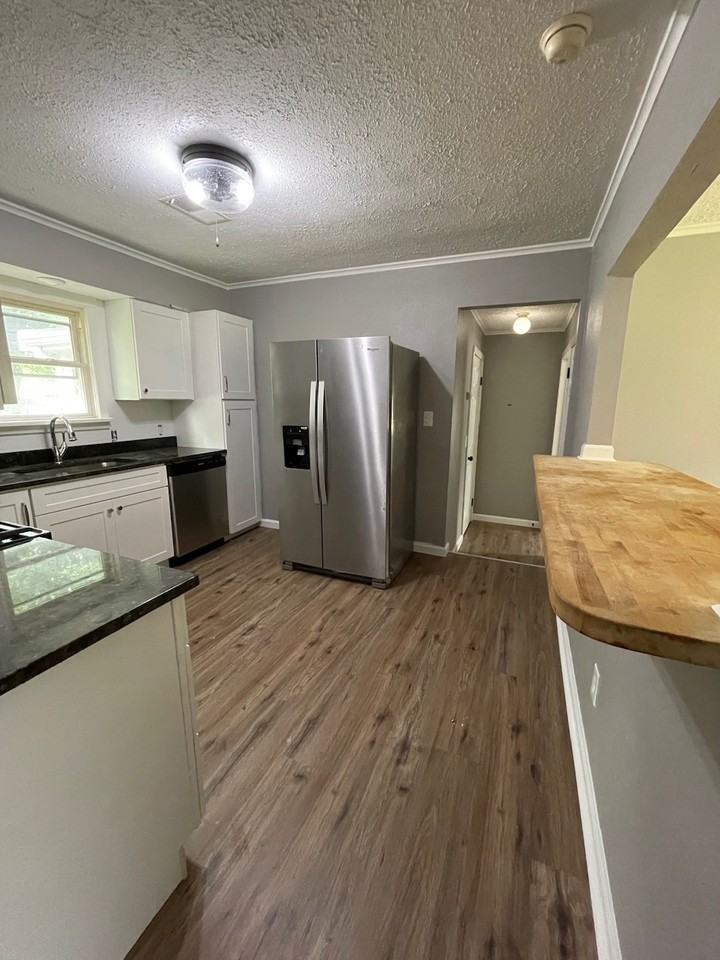 654 N 39th St - Photo 7 of 19