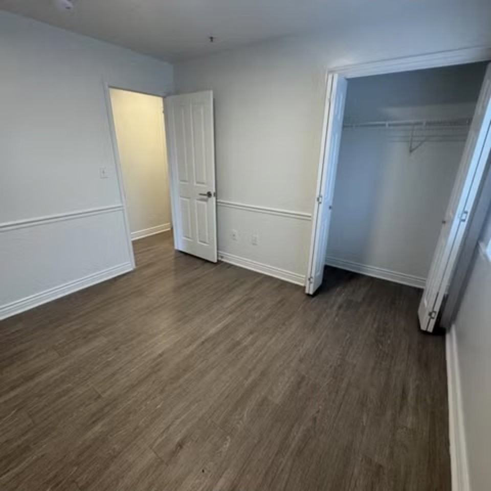 861 Columbia Ln - Photo 2 of 12