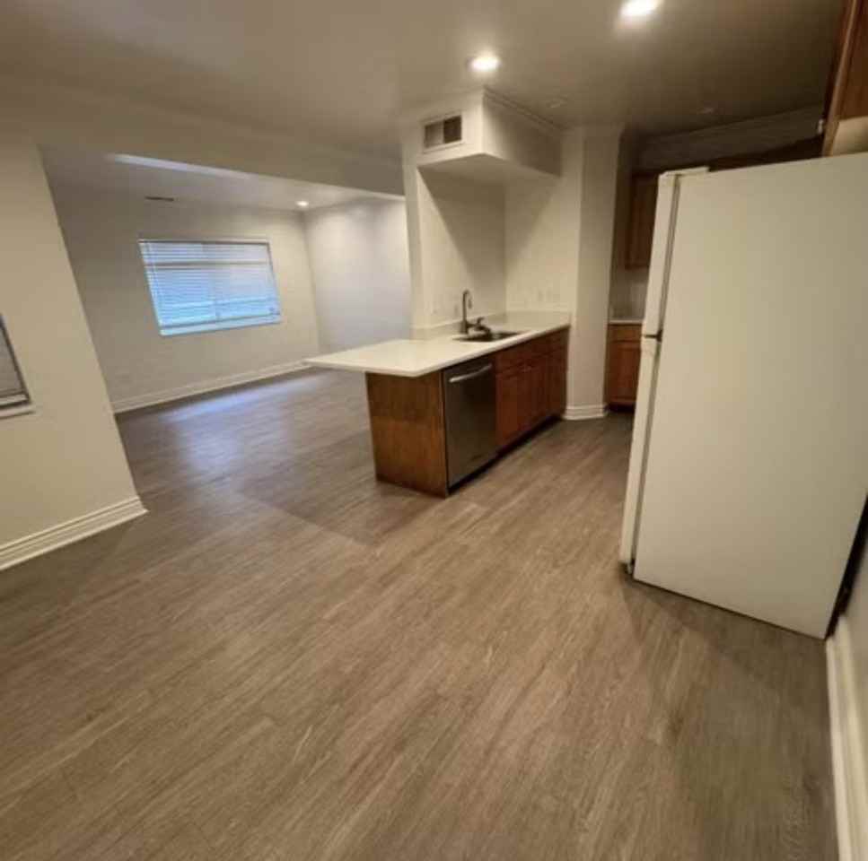 861 Columbia Ln - Photo 3 of 12