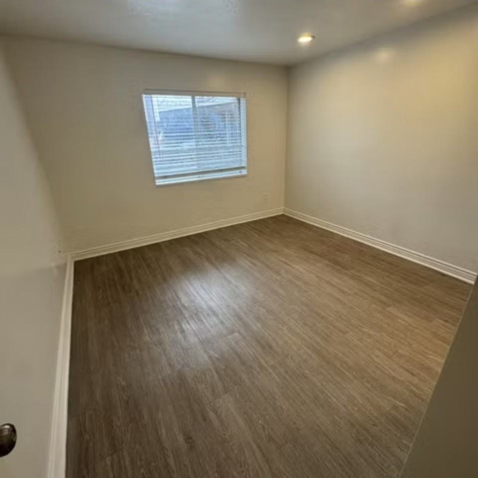 861 Columbia Ln - Photo 4 of 12