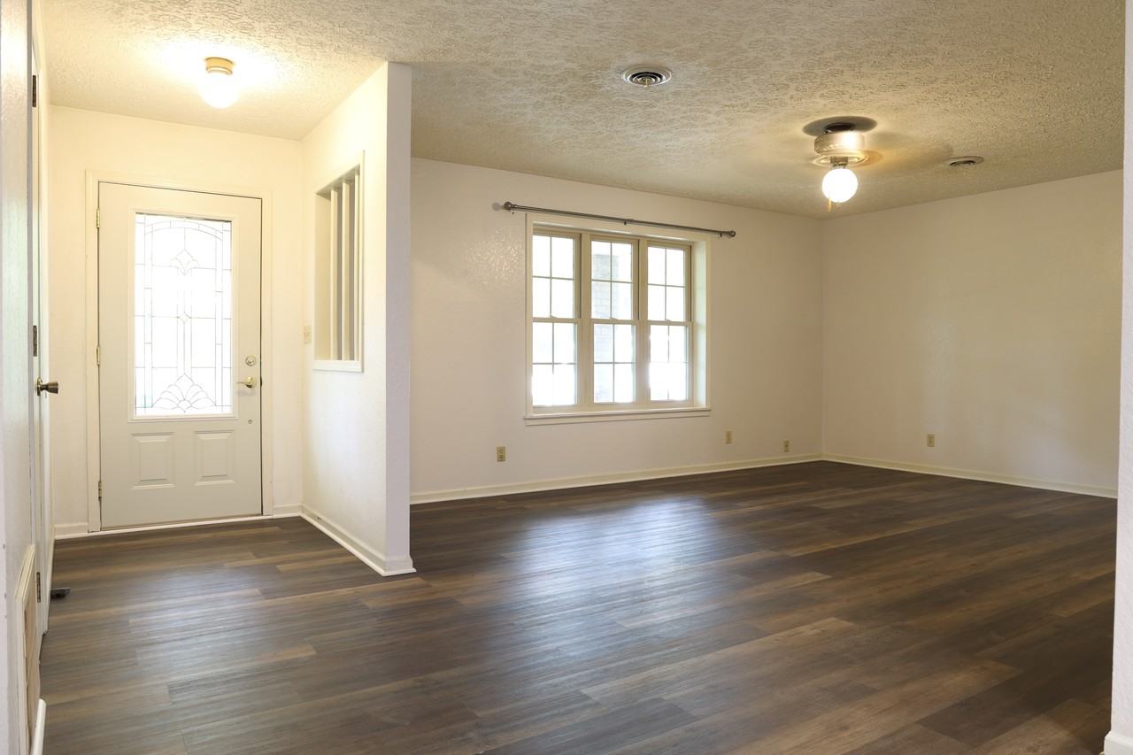 16280 Hardwood Ln - Photo 5 of 20