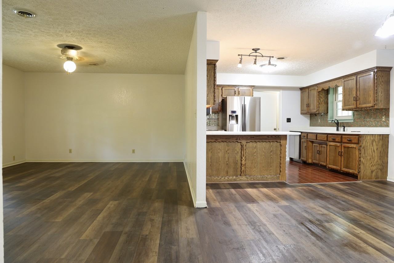 16280 Hardwood Ln - Photo 7 of 20