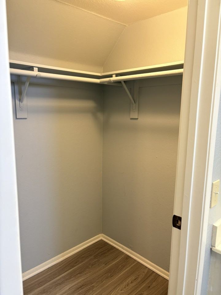 22885 Hilton Head Dr - Photo 4 of 5