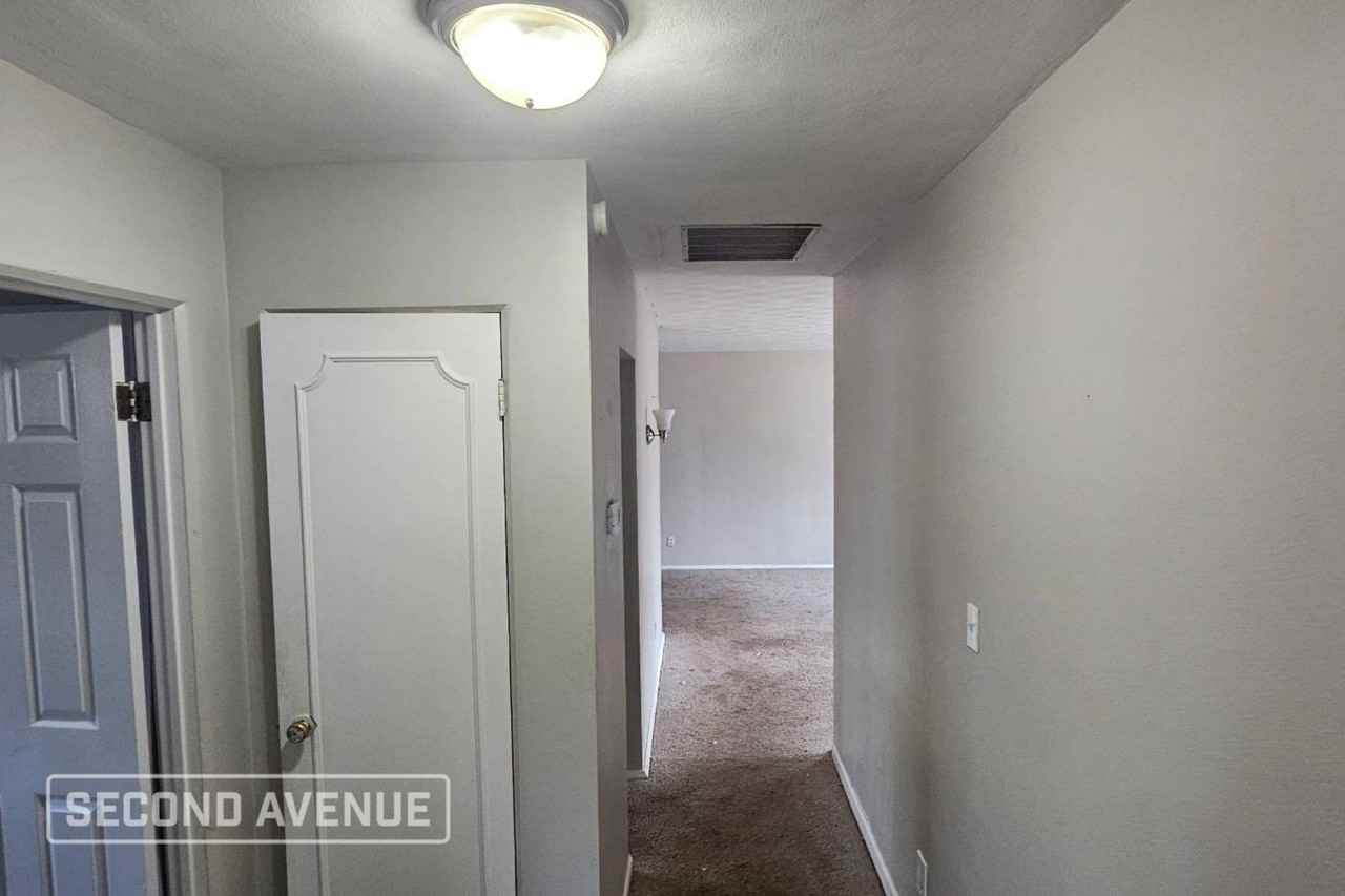 1 Rosehaven Dr - Photo 4 of 18
