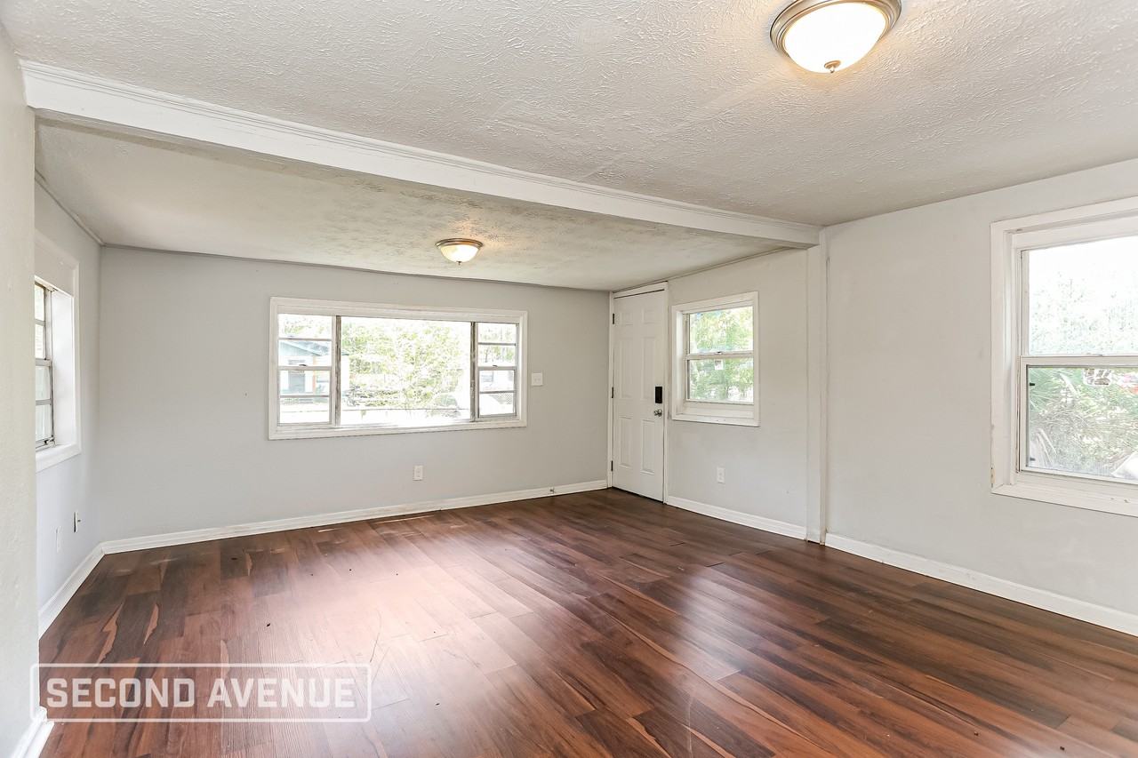 2939 W 6th St - Photo 4 of 16