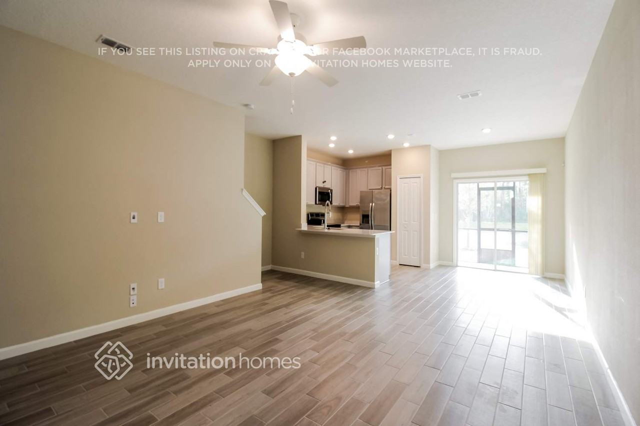13290 Shore Grass Dr - Photo 4 of 23