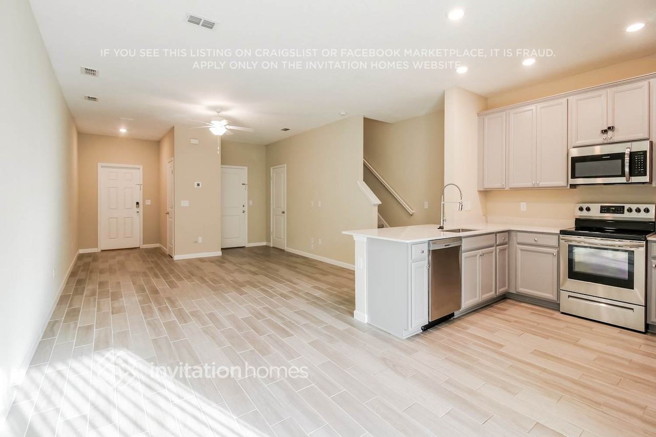 13290 Shore Grass Dr - Photo 6 of 23