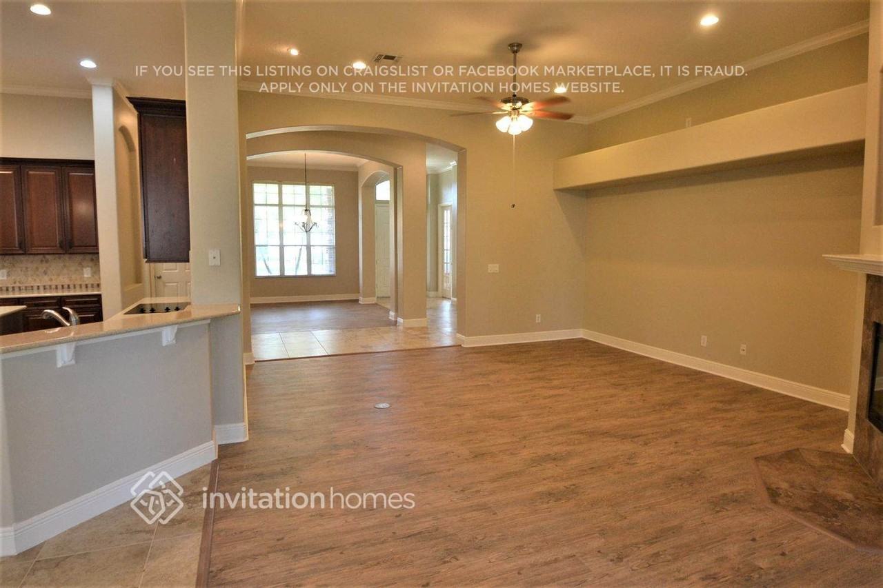1390 Stellar Dr - Photo 4 of 14