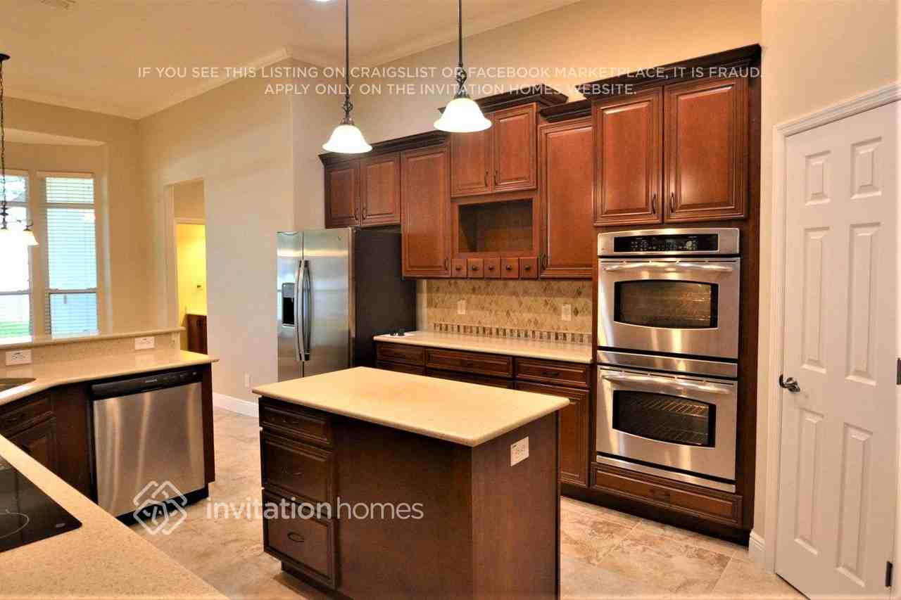 1390 Stellar Dr - Photo 5 of 14