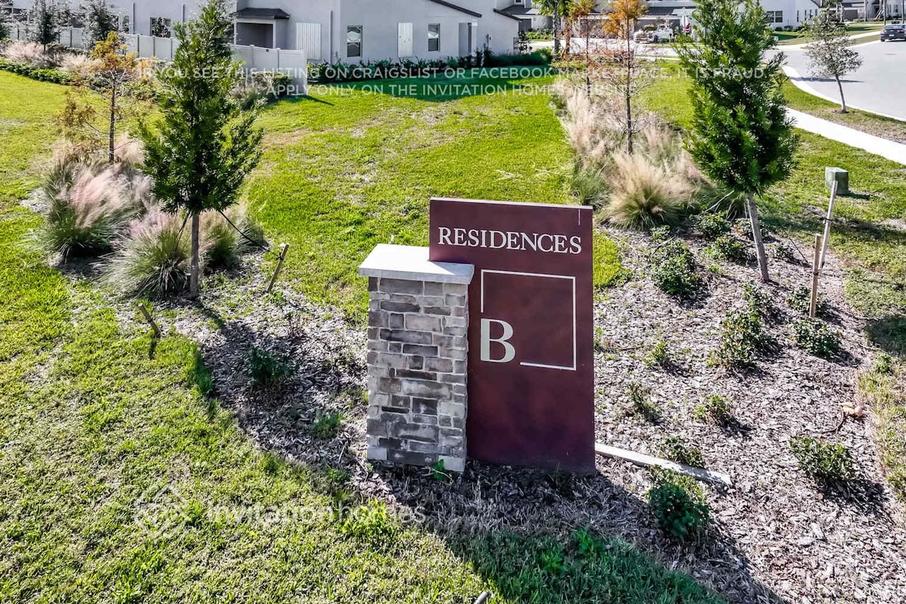 2888 Coach Manors Way - Photo 2 of 9