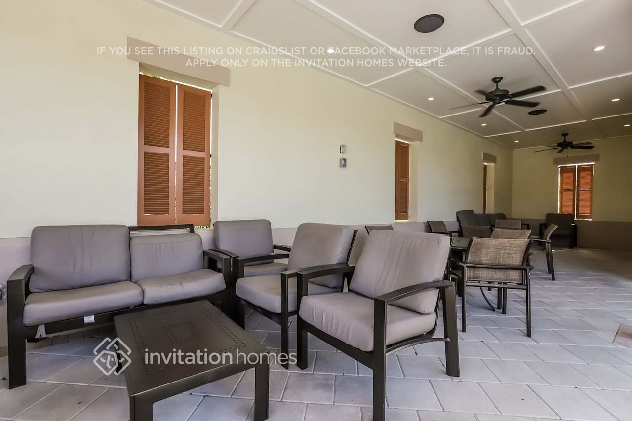 2888 Coach Manors Way - Photo 4 of 9