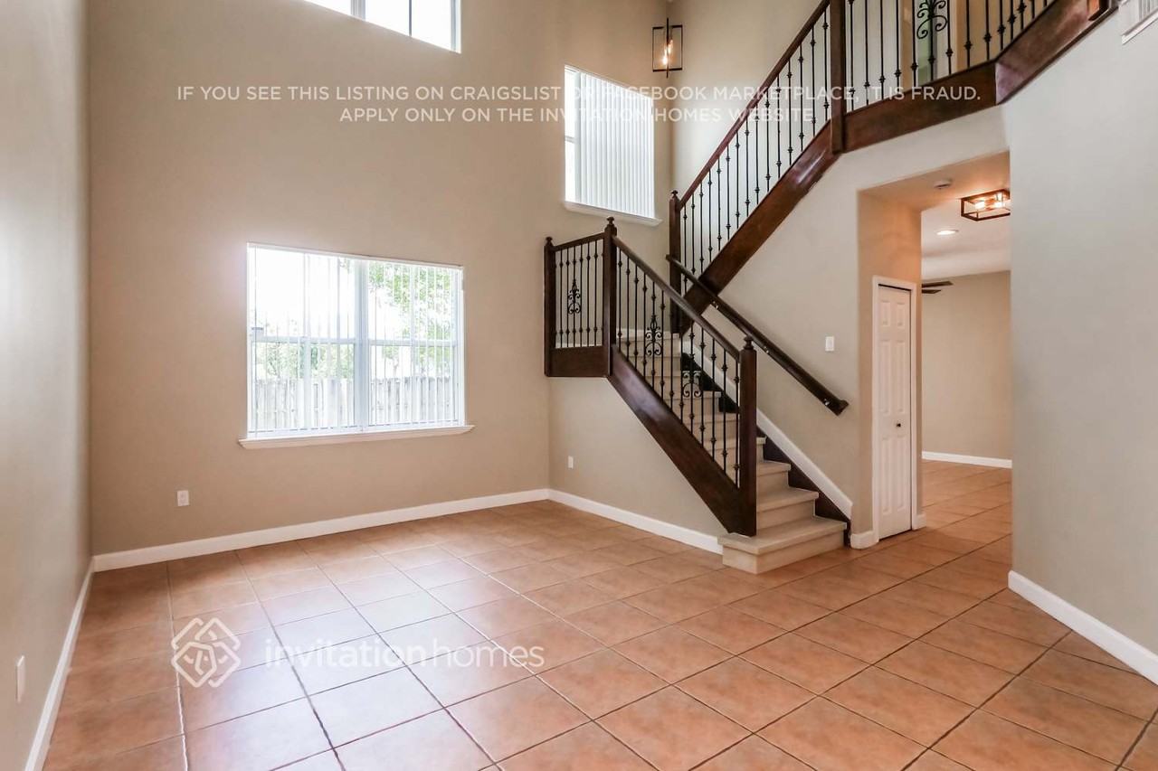 11043 Nw 48th Ln - Photo 4 of 18