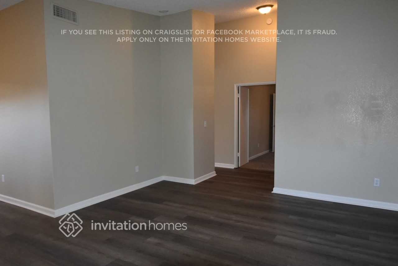 9905 Country Oak Ct - Photo 5 of 19