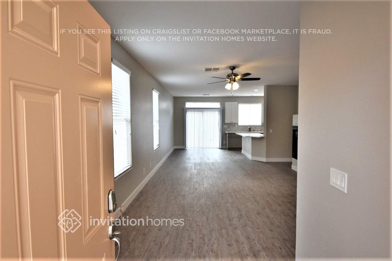 8121 Indigo Gully Ct - Photo 4 of 28