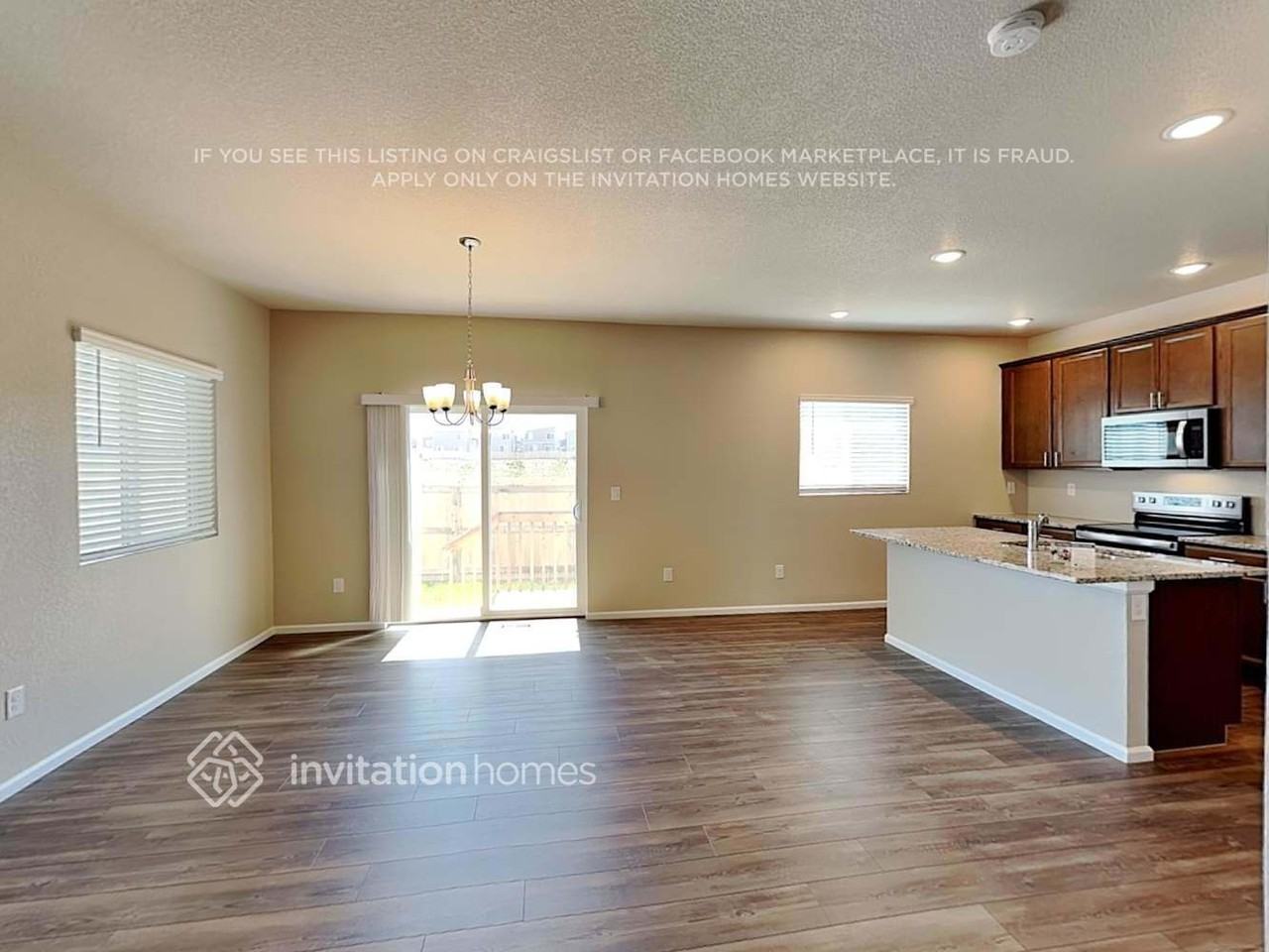 11431 Sanderling St - Photo 4 of 16