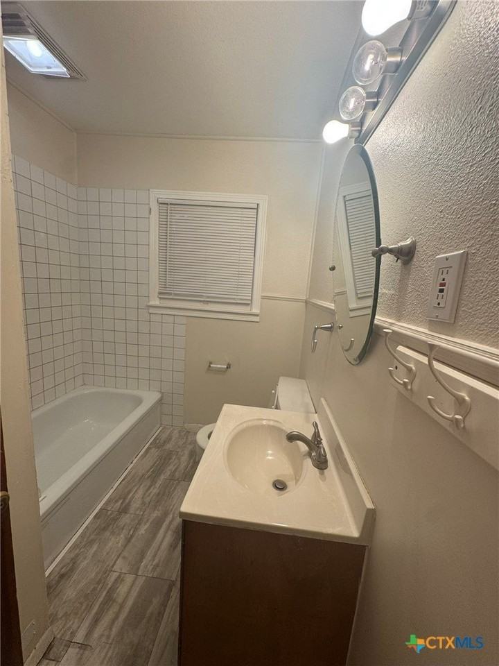 809 Leissner St - Photo 5 of 7