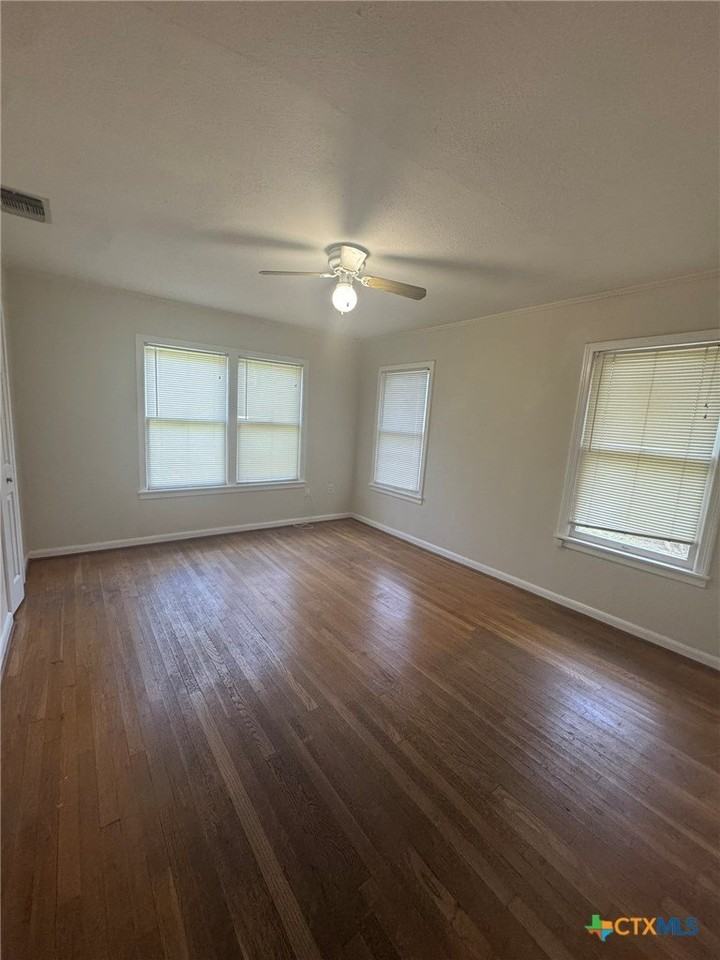 809 Leissner St - Photo 6 of 7