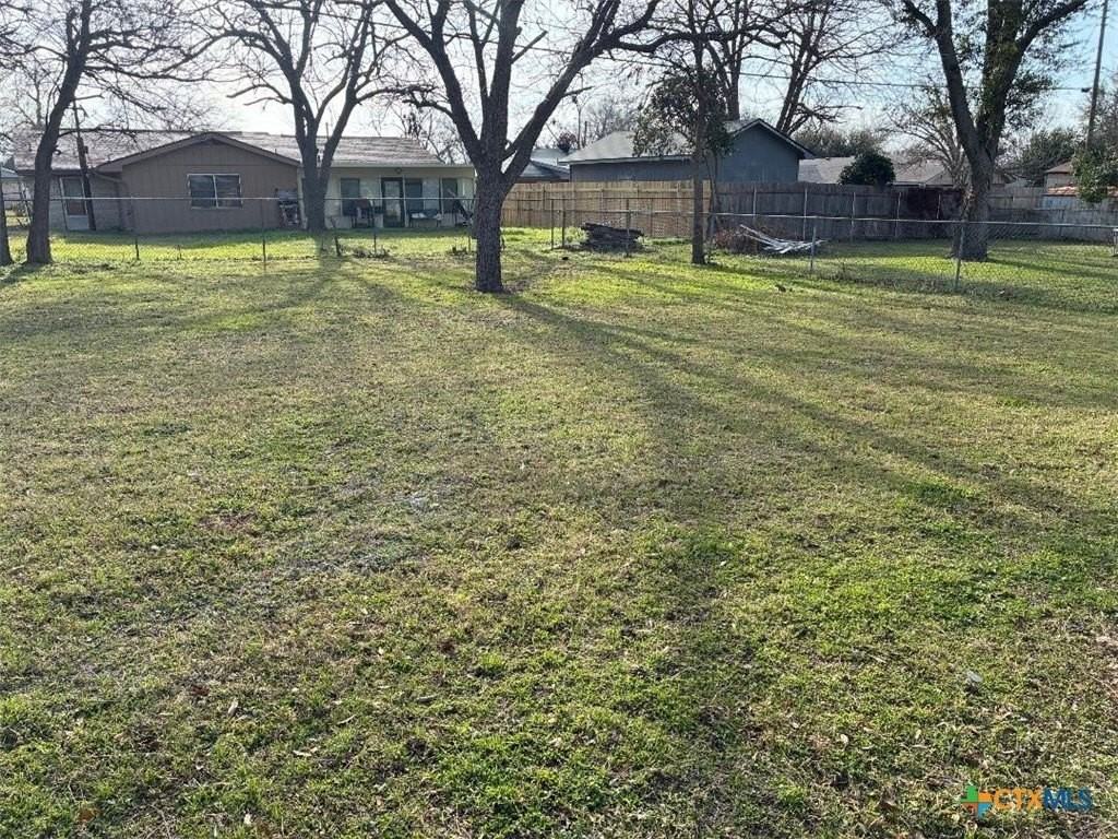 3906 Mariam Rd - Photo 3 of 8