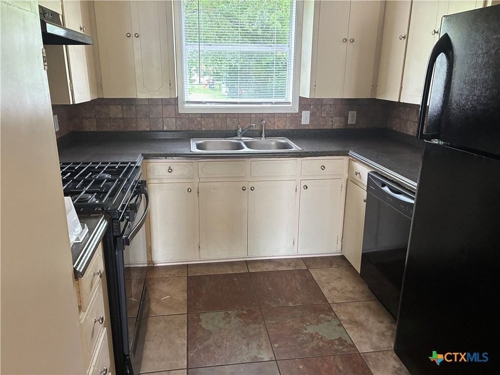 3906 Mariam Rd - Photo 6 of 8