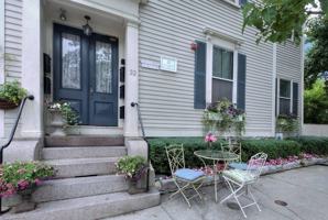 featured image of 32 School St #3