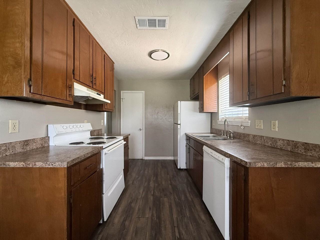 1411 Lazy Brk #C - Photo 3 of 8