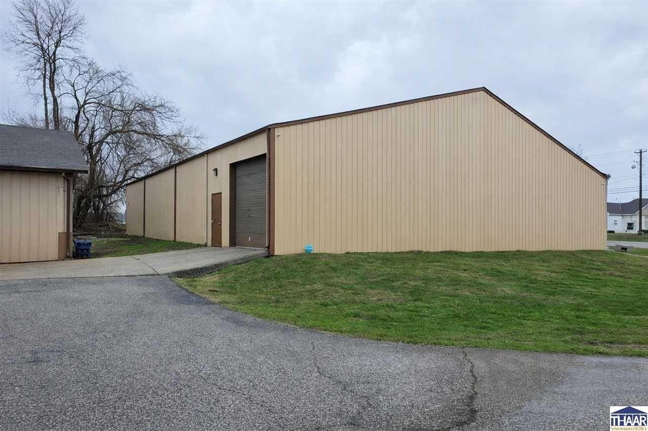 1430 E Springhill Dr - Photo 2 of 9