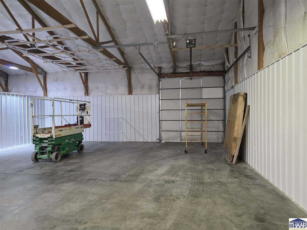 1430 E Springhill Dr - Photo 4 of 9