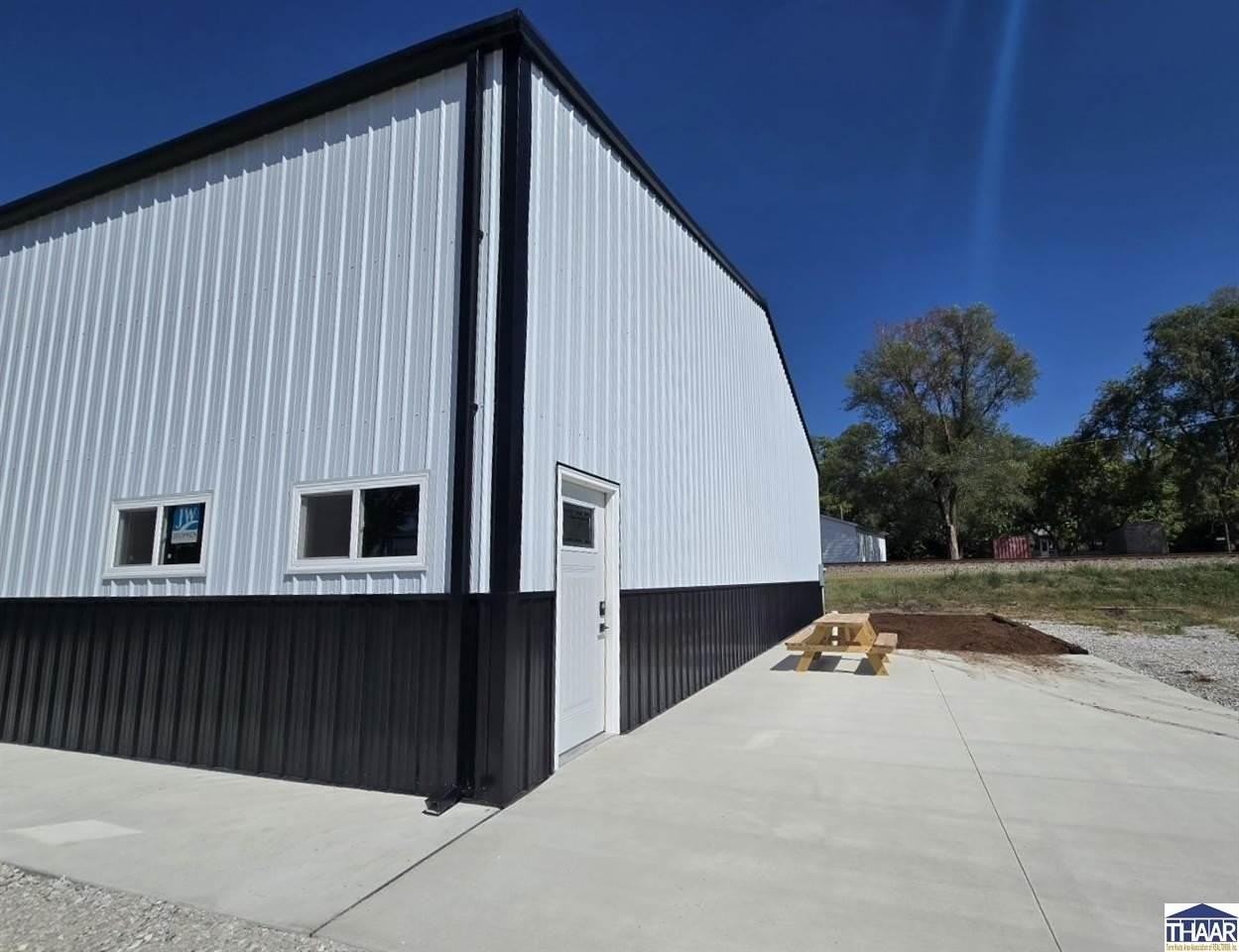 1460 Washington Ave - Photo 2 of 2