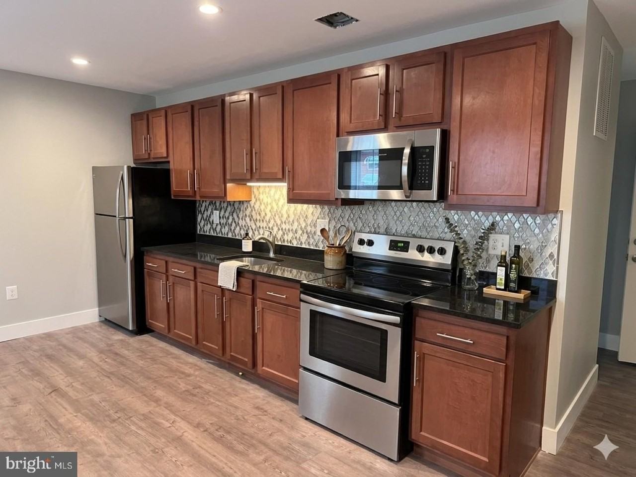 447 Orange St Se #3 - Photo 3 of 15