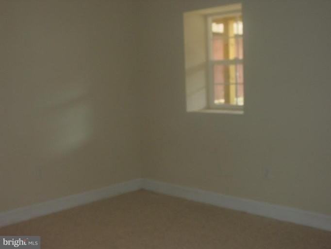 13 S St Ne #A - Photo 3 of 8